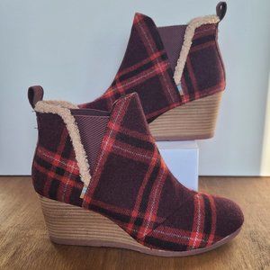 NEW TOMS Kelsey Booties Barn Red Earthy Plaid Wedge Heel Ankle Women’s Size 9
